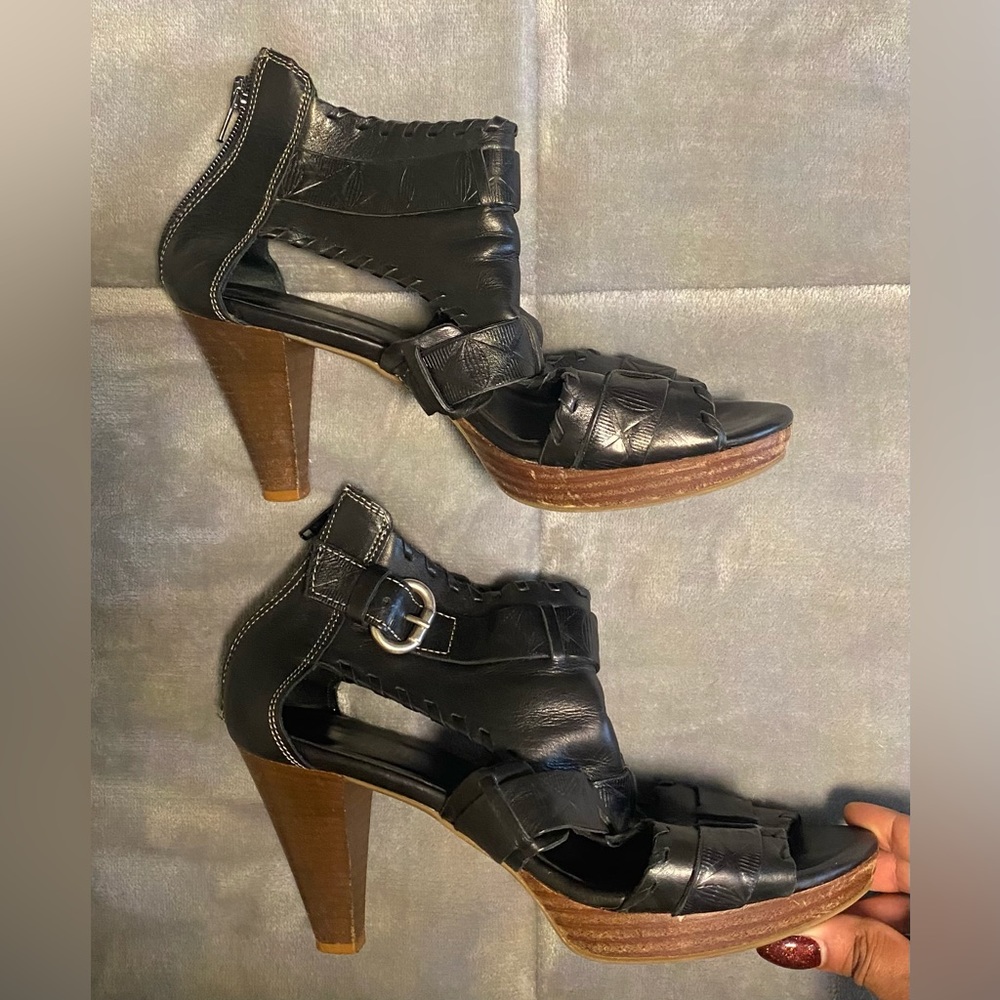 Bulle Leather Sandals